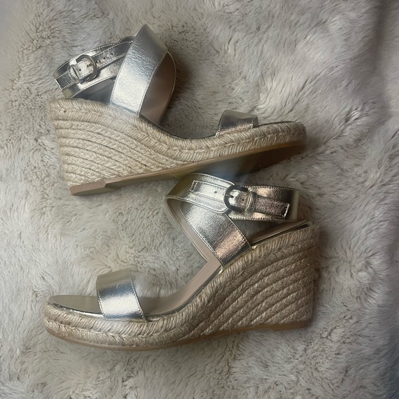 Stuart Weitzman Lexia Gold Wedge - Picture 3 of 5
